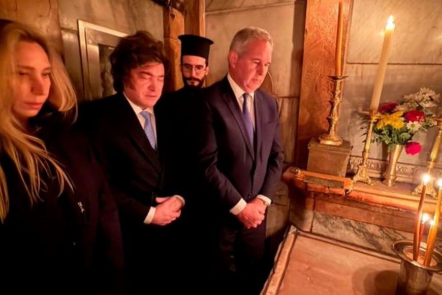 El presidente visitó el sepulcro del Papa Francisco.