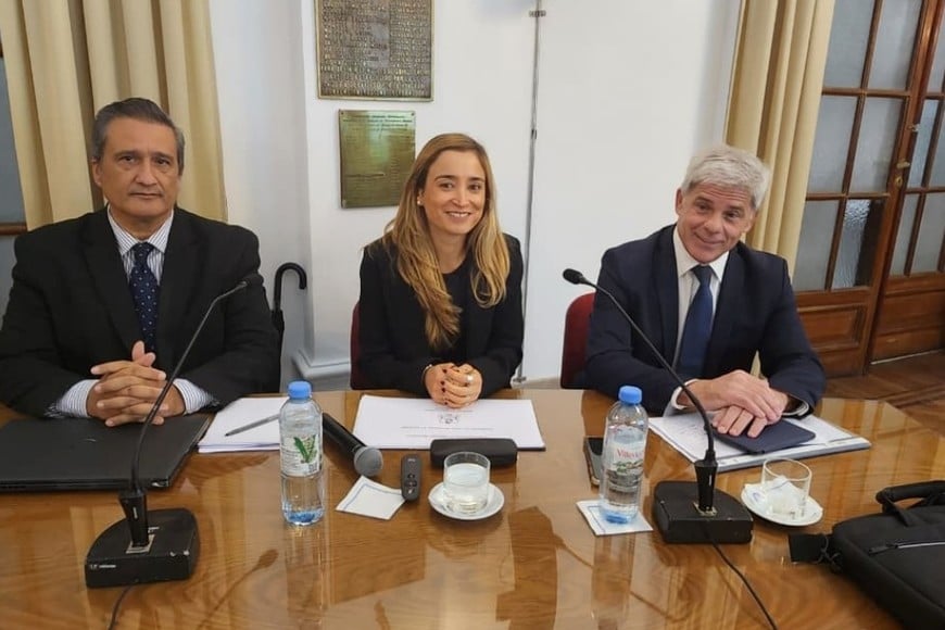 El procurador general Jorge Barraguirre (derecha).