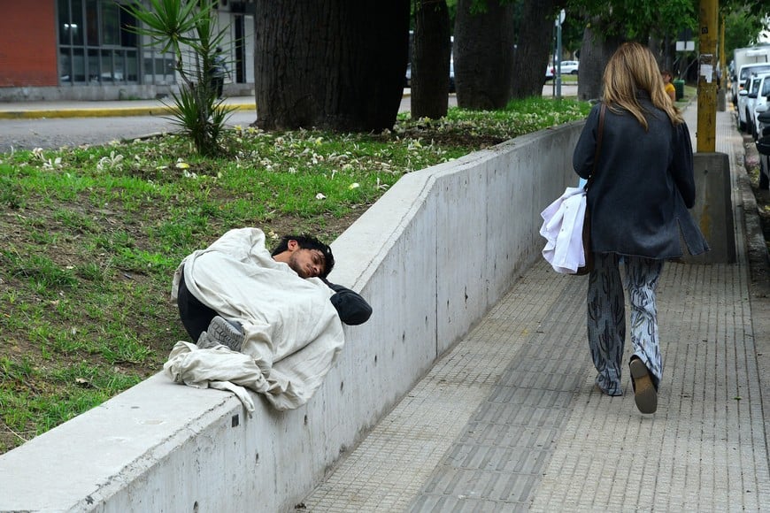 El drama de no contar con un techo ni para dormir.

Manuel Fabatía.