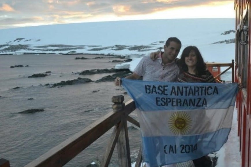 Mara Schmid y Franco Ormaechea se casaron en la Antártida. Foto: Gentileza
