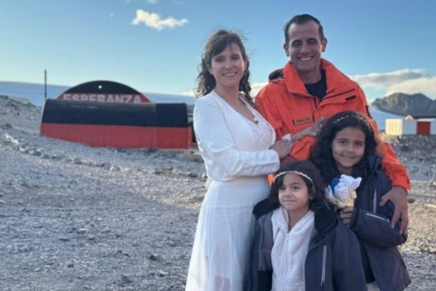 Mara Schmid y Franco Ormaechea se casaron en la Antártida. Foto: Gentileza