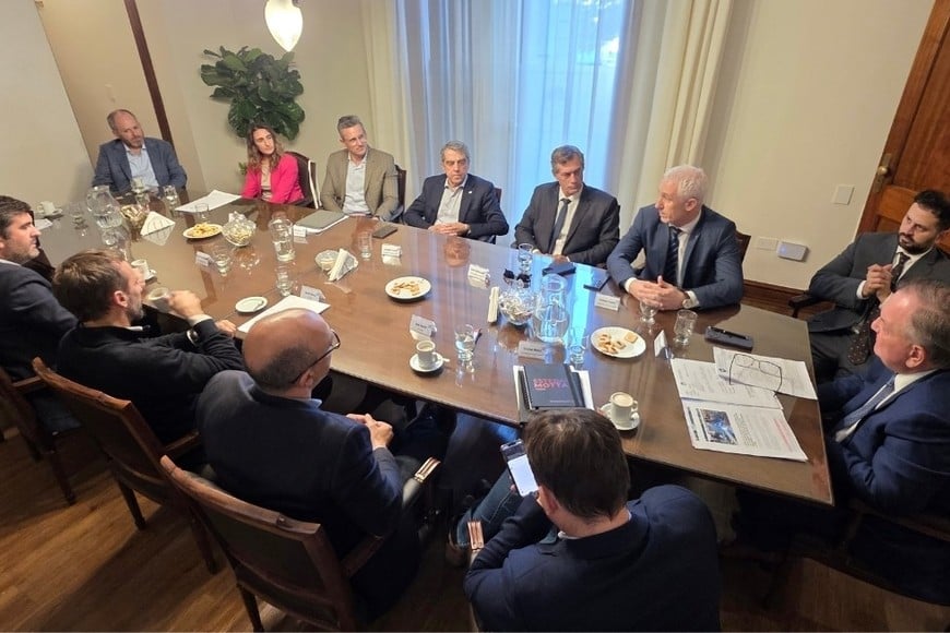Reunión de los senadores provinciales con integrantes del Colegio de Abogados.