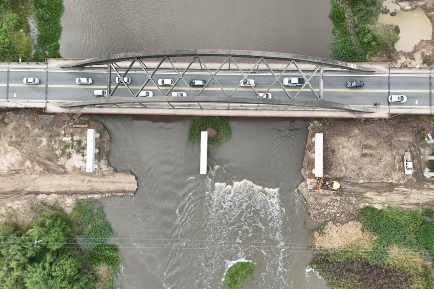 La demolición de la casa junto al nuevo puente Santa Fe - Santo Tomé
