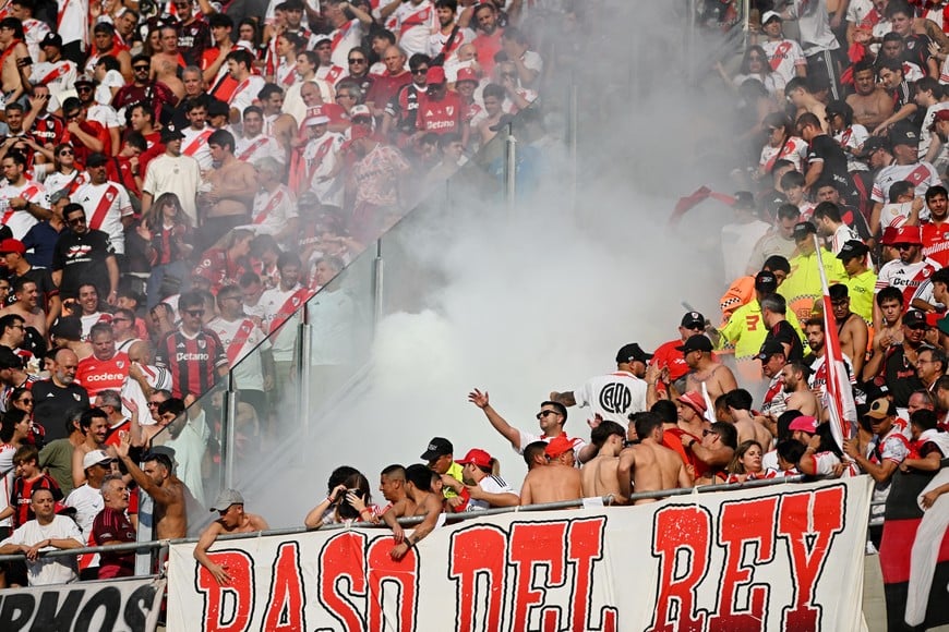 Soccer Football - Argentina Primera Division - Torneo Apertura - River Plate v Boca Juniors - Estadio Mas Monumental, Buenos Aires, Argentina - April 19, 2026
Smoke is seen in the stands alongside River Plate fans inside the stadium before the match REUTERS/Rodrigo Valle