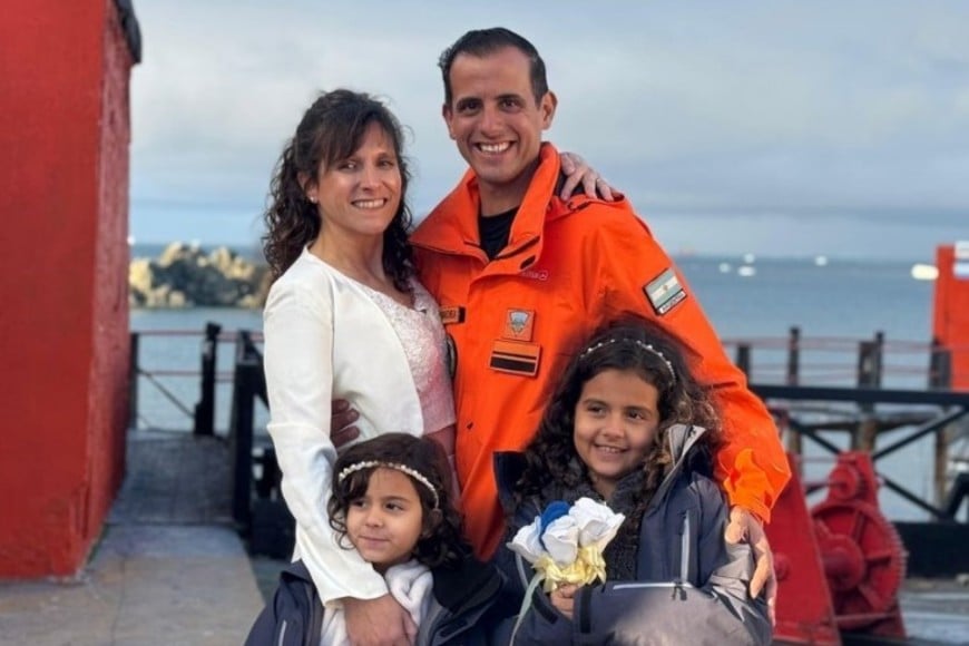 Mara Schmid y Franco Ormaechea se casaron en la Antártida. Foto: Gentileza