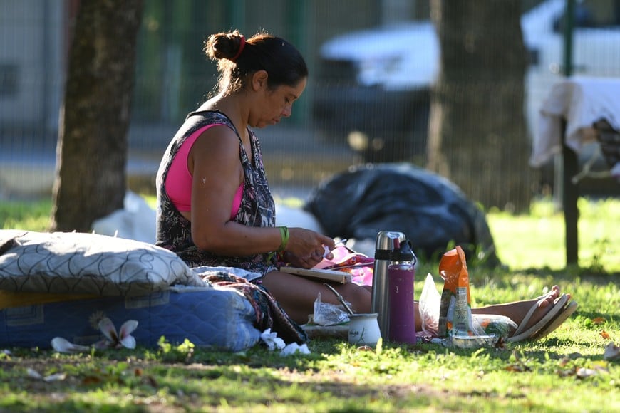 El drama de no contar con un techo ni para dormir.

Manuel Fabatía.