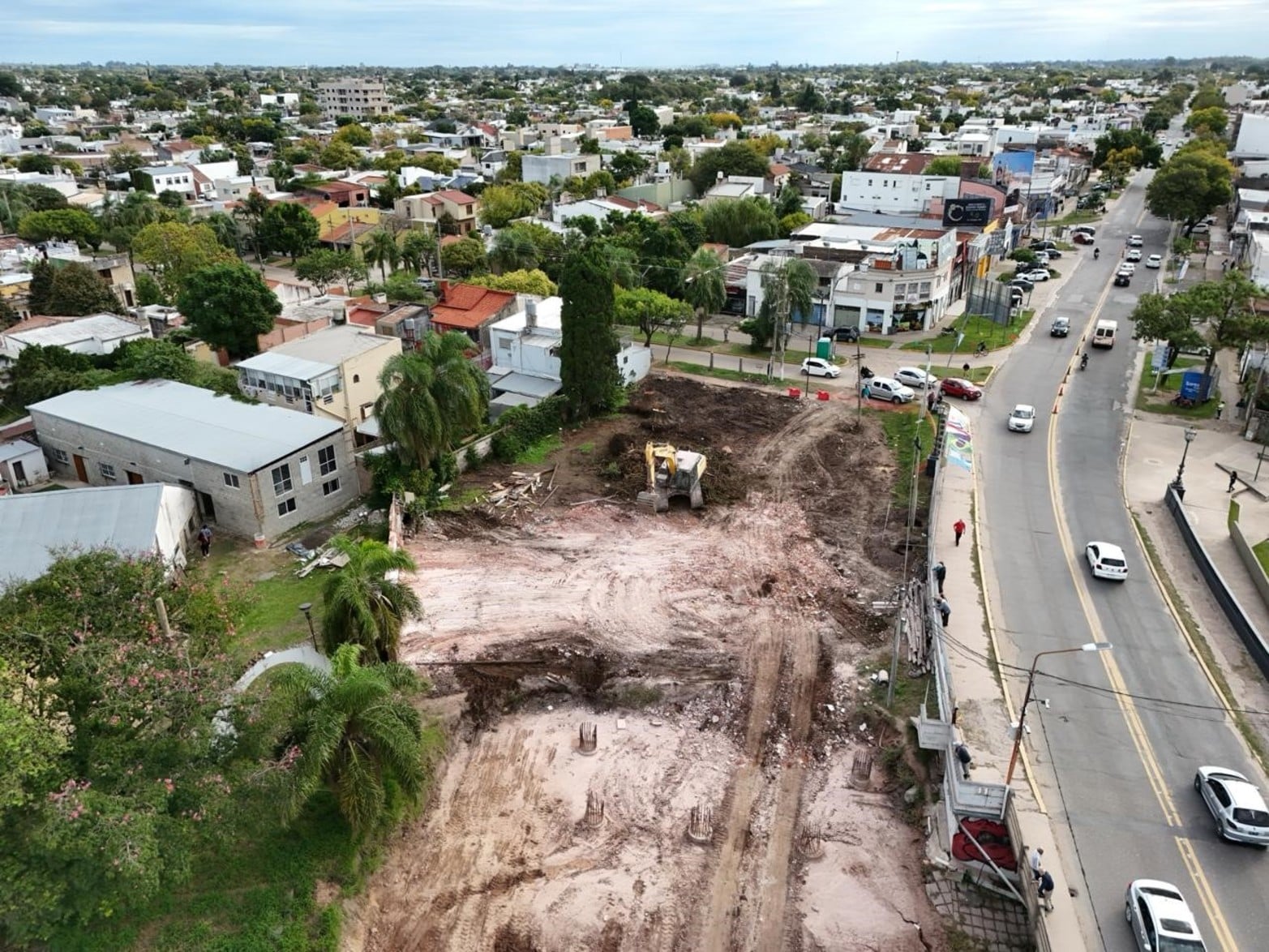 La demolición de la casa en el ingreso del puente en Santo Tomé.