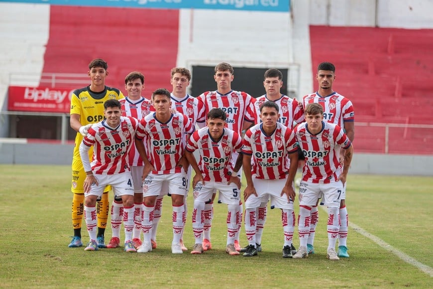 Los 11 de Trionfini que ganaron el clásico. Foto: Prensa Unión.