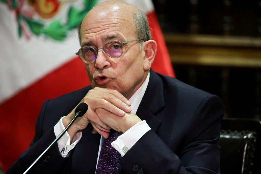 FILE PHOTO: Peru's Foreign Minister Hugo de Zela addresses the international media as Peru evaluates a 'memorandum of understanding' with the United States on critical minerals, in Lima, Peru, December 10, 2025. REUTERS/Sebastian Castaneda/File Photo