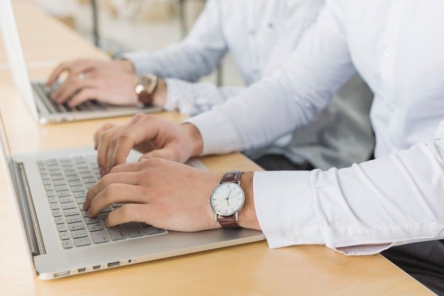 empleo - trabajo - oficina . Freepik