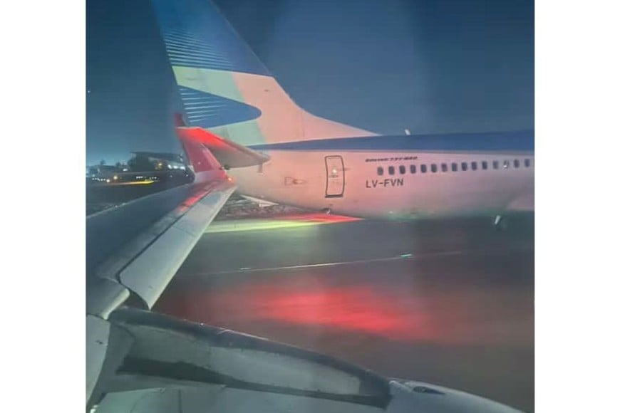 No hubo heridos, pero los pasajeros fueron desembarcados y sus vuelos debieron ser reprogramados.