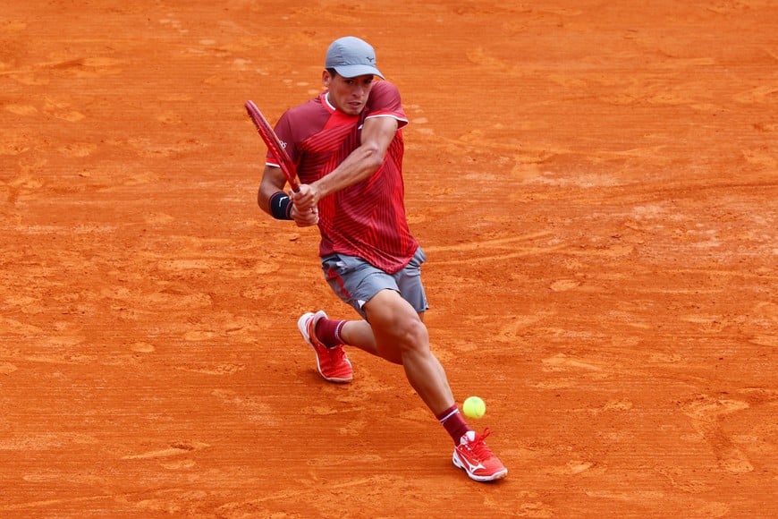 Tennis - ATP Masters 1000 - Monte Carlo Masters - Monte Carlo Country Club, Roquebrune-Cap-Martin, France - April 7, 2026
Argentina's Sebastian Baez in action during his round of 32 match against Spain's Carlos Alcaraz REUTERS/Manon Cruz