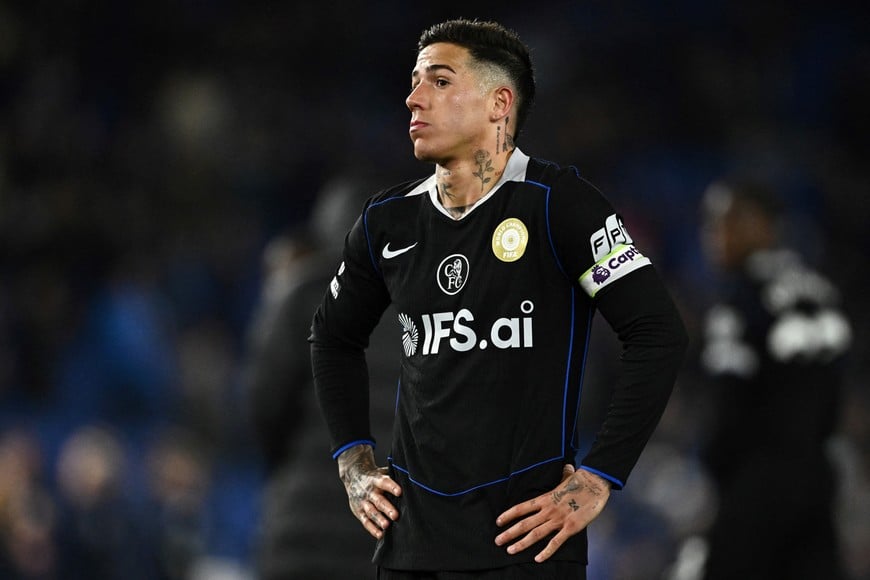 Soccer Football - Premier League - Brighton & Hove Albion v Chelsea - The American Express Community Stadium, Brighton, Britain - April 21, 2026
Chelsea's Enzo Fernandez looks dejected after the match REUTERS/Dylan Martinez EDITORIAL USE ONLY. NO USE WITH UNAUTHORIZED AUDIO, VIDEO, DATA, FIXTURE LISTS, CLUB/LEAGUE LOGOS OR 'LIVE' SERVICES. ONLINE IN-MATCH USE LIMITED TO 120 IMAGES, NO VIDEO EMULATION. NO USE IN BETTING, GAMES OR SINGLE CLUB/LEAGUE/PLAYER PUBLICATIONS. PLEASE CONTACT YOUR ACCOUNT REPRESENTATIVE FOR FURTHER DETAILS..