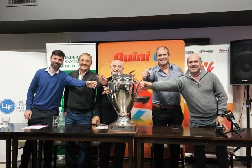 Diez años después, Independiente de Chañar Ladeado renovó su romance con la Copa y recibió la "orejona" santafesina.