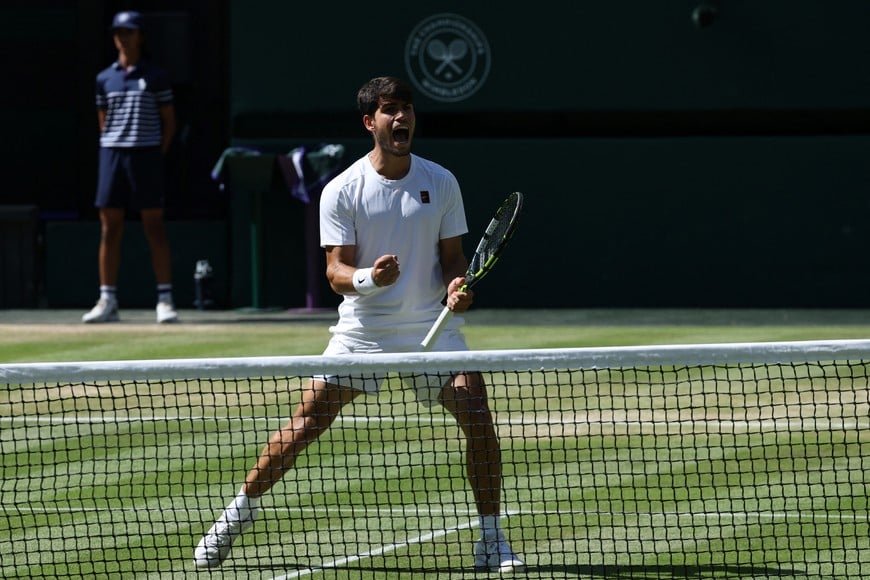 Tennis - Wimbledon - All England Lawn Tennis and Croquet Club, London, Britain - July 11, 2025
Spain's Carlos Alcaraz reacts during his semi final match against Taylor Fritz of the U.S. REUTERS/Toby Melville
