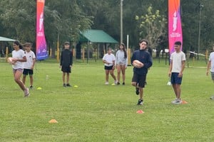 Durante el encuentro, estudiantes y público en general participaron de distintas dinámicas recreativas pensadas para fomentar el deporte
