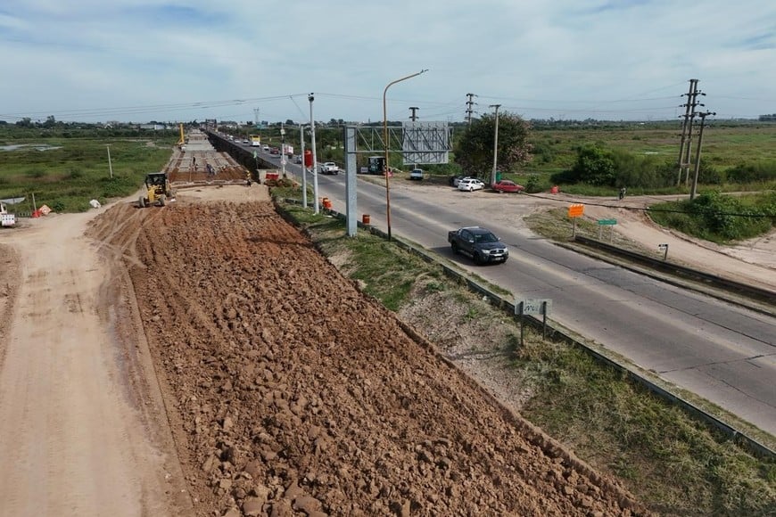Otra vista del suelo rellenado para avanzar con la cabecera santafesina. Fernando Nicola.