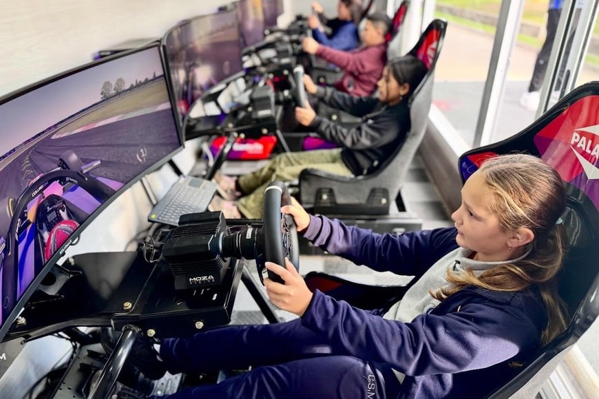 Durante el encuentro, estudiantes y público en general participaron de distintas dinámicas recreativas pensadas para fomentar el deporte