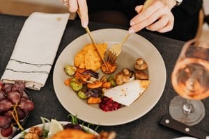 Dejar atrás las dietas restrictivas para dar paso a una relación más saludable con la comida.
