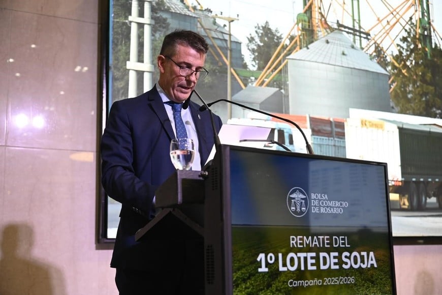 Julio Calzada al frente de  laBolsa de Comercio de Rosario. Crédito: Marcelo Manera
