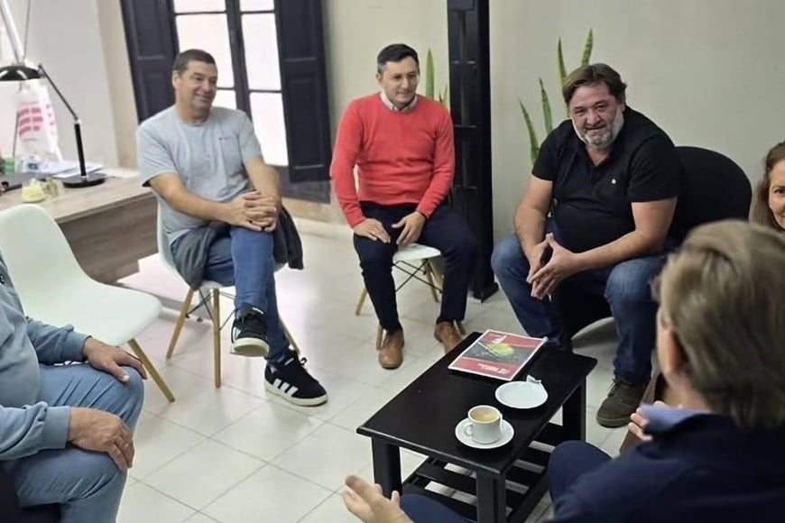 Borla, acompañó al Presidente de la entidad roja y blanca de la ciudad cabecera, Aníbal Bieler, y los principales dirigentes de la comisión directiva a un encuentro coordinado con autoridades de la Secretaría de Turismo de la Provincia.