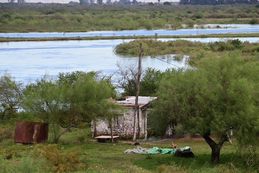 El Salado sobre el borde oeste de Santa Fe, por fuera del anillo de defensa.

Flavio Raina.