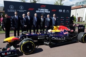 Formula One F1 - Turkey to announce return of Istanbul to racing circuit - Dolmabahce Palace, Istanbul, Turkey - April 24, 2026
Turkey's President Tayyip Erdogan, FIA president Mohammed ben Sulayem, F1 CEO Stefano Domenicali and Culture and Tourism Minister Mehmet Nuri Ersoy, Sports Minister Osman Askin Bak and Turkey's Automobile Sports Federation President Eren Uclertopragi during the event REUTERS/Murad Sezer