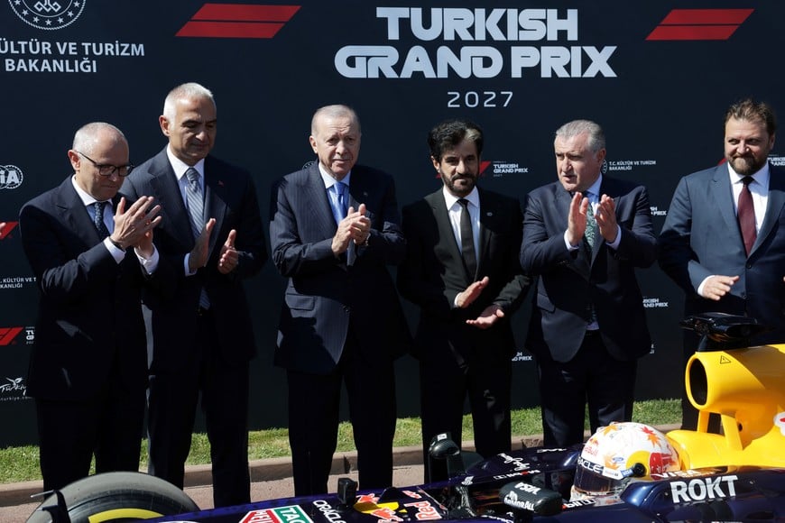 Formula One F1 - Turkey to announce return of Istanbul to racing circuit - Dolmabahce Palace, Istanbul, Turkey - April 24, 2026
Turkey's President Tayyip Erdogan, FIA president Mohammed ben Sulayem, F1 CEO Stefano Domenicali, Culture and Tourism Minister Mehmet Nuri Ersoy and Sports Minister Osman Askin Bak with a Red Bull F1 car during the event REUTERS/Murad Sezer