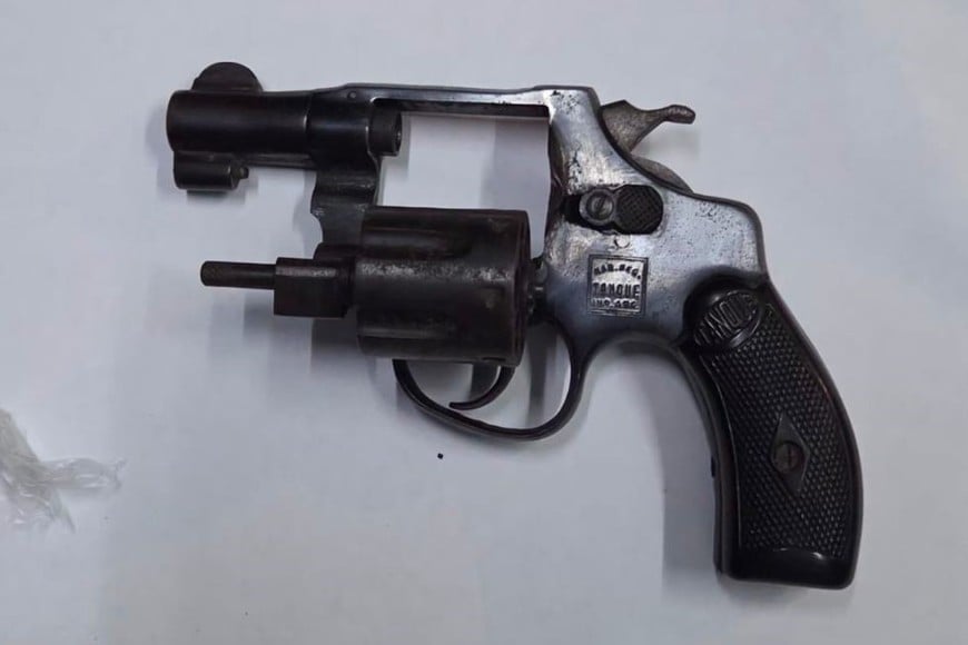 Detenidos con marihuana y un arma de fuego en Sauce Viejo. Foto: Gentileza