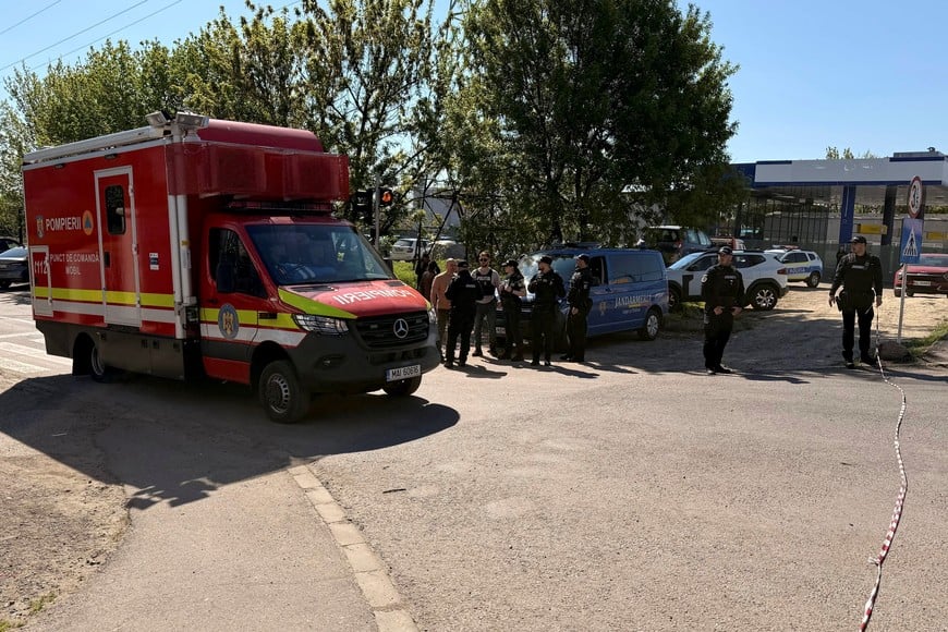 Police cordon off an area that was evacuated following the crash of a Russian drone in Galati, Romania, April 25, 2026. Inquam Photos via REUTERS ATTENTION EDITORS - THIS IMAGE WAS PROVIDED BY A THIRD PARTY. ROMANIA OUT. NO COMMERCIAL OR EDITORIAL SALES IN ROMANIA
