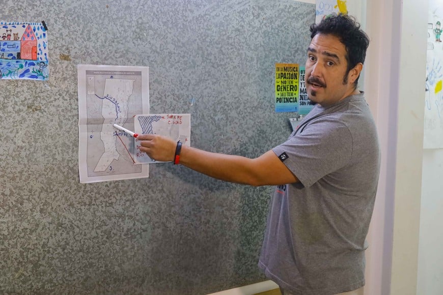 Los niños que asisten a las clases de apoyo convirtieron este espacio para desandar lo que fue aquel 2003”, explicó el docente Amilcar Sarcos. MCSF.