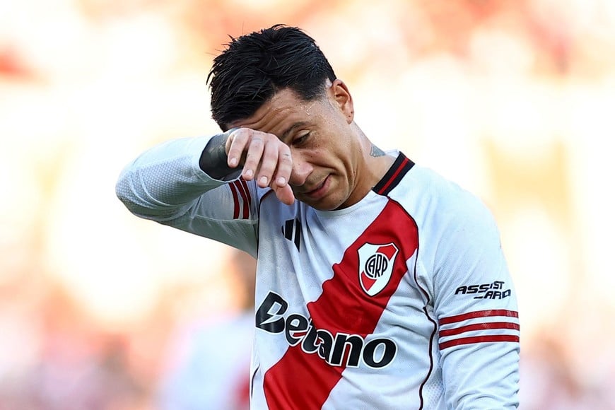 Soccer Football - Argentina Primera Division - Torneo Apertura - River Plate v Boca Juniors - Estadio Mas Monumental, Buenos Aires, Argentina - April 19, 2026
River Plate's Sebastian Driussi reacts after sustaining an injury REUTERS/Agustin Marcarian