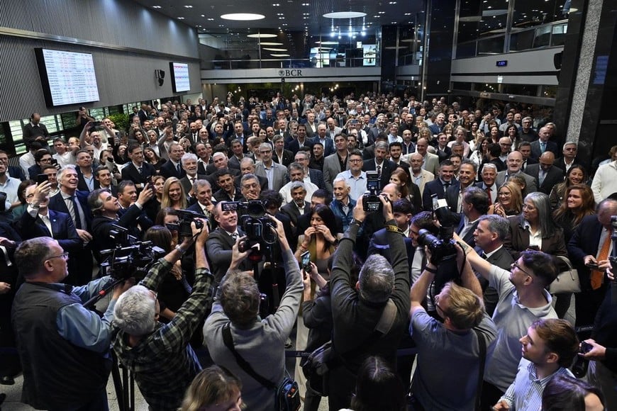 La Bolsa de Rosario dio inicio a la campaña sojera 2025/26 con el remate del primer lote