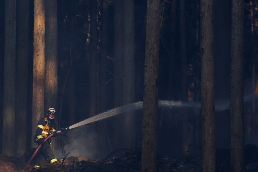 A firefighter works as wildfires continue in Otsuchi, Iwate Prefecture, Japan, April 25, 2026. REUTERS/Kim Kyung-Hoon