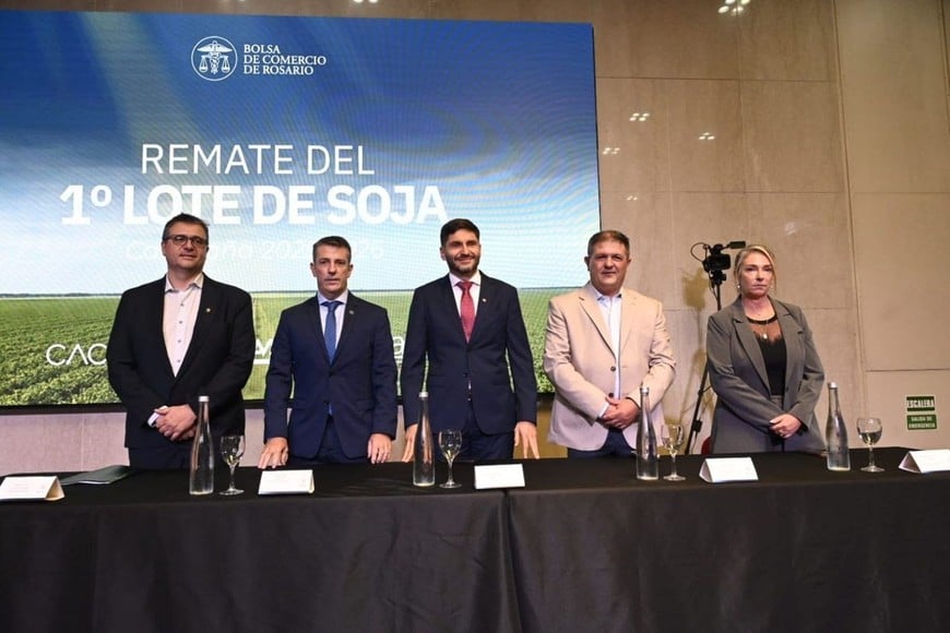 La Bolsa de Rosario dio inicio a la campaña sojera 2025/26 con el remate del primer lote