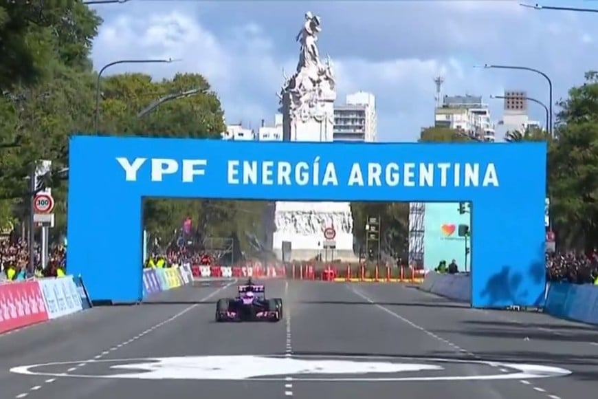 Colapinto por las calles de Buenos Aires.
