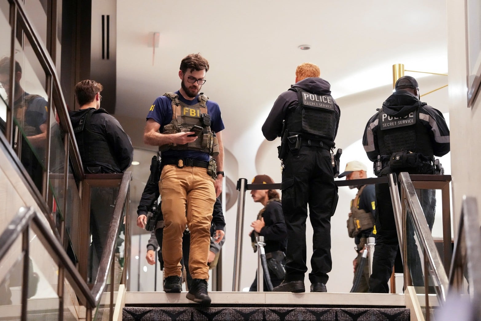 Personal de fuerzas federales controlando la situación. 