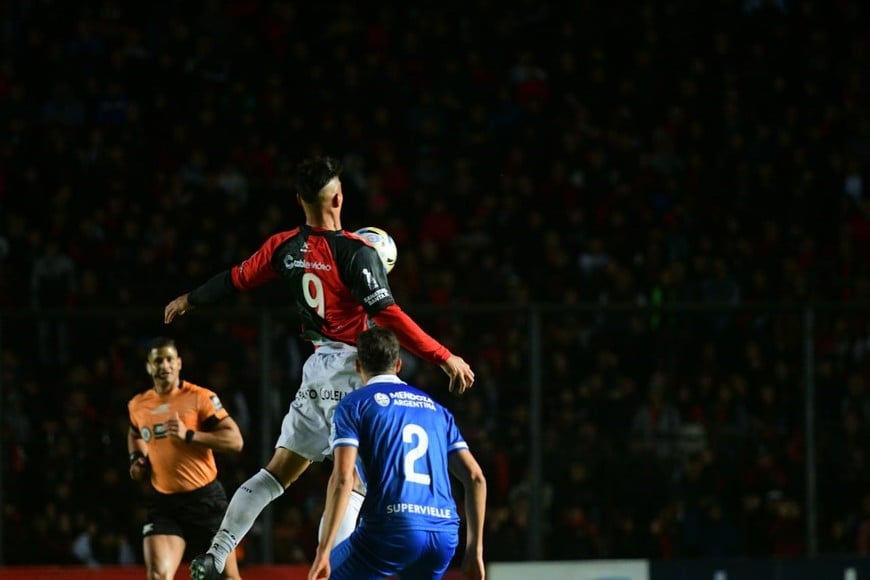 colon godoy cruz Foto: Manuel Fabatía,