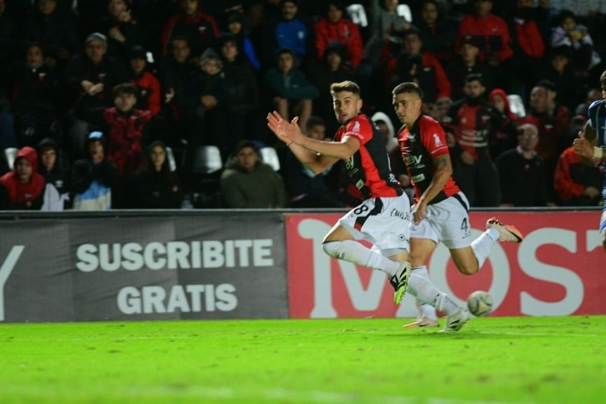 colon godoy cruz Foto: Manuel Fabatía,