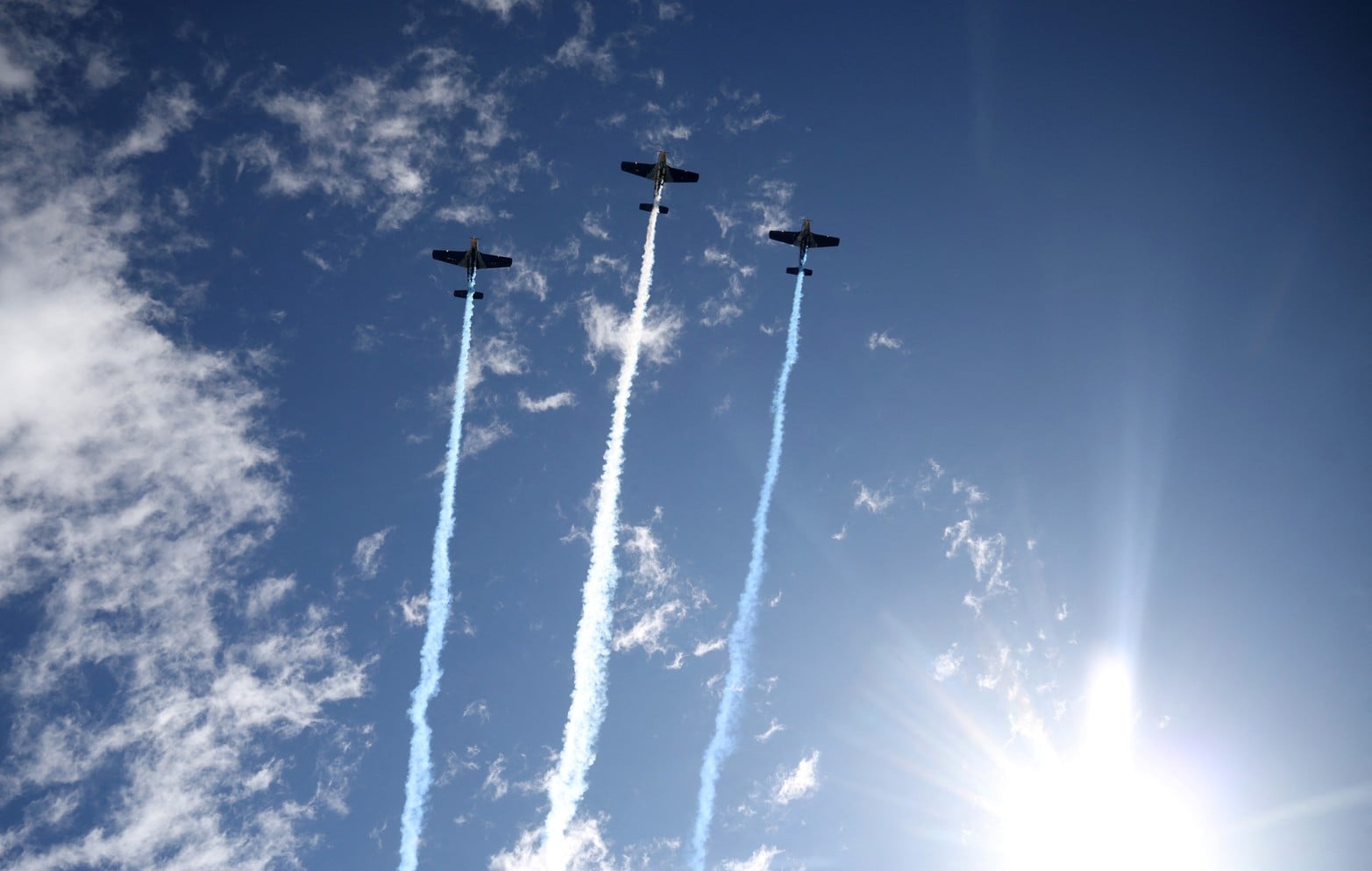 Aviones de la Fuerza Armada participaron con un vuelo cargado de emoción.