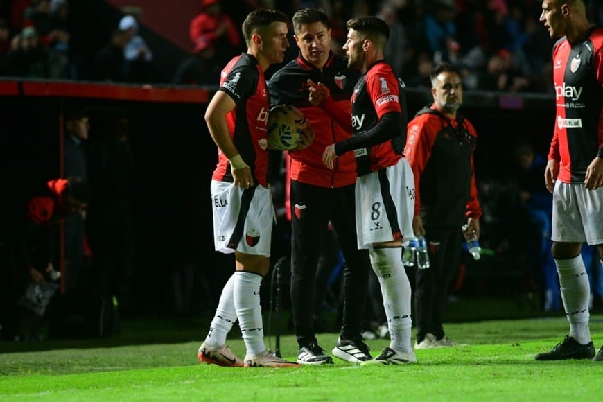 Colon godoy cruz Fotos: Manuel Fabatía.