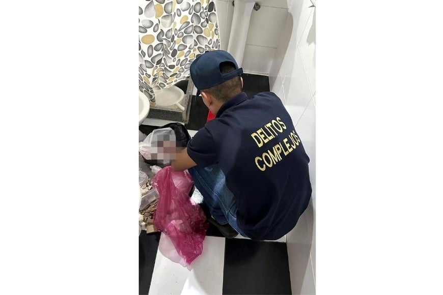 Los investigadores revisaron distintas áreas del centro médico, incluido un depósito de residuos.