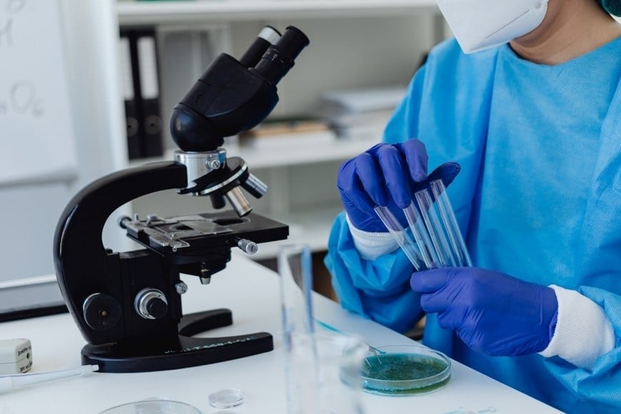 La particularidad de estos grupos es que presentan dificultades para la compatibilidad en transfusiones