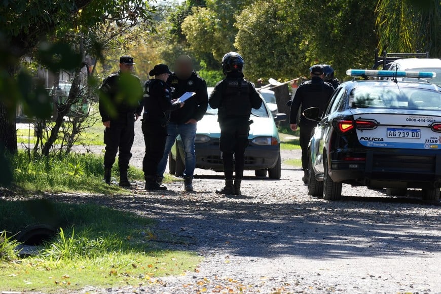 La notificación a la familia se realizó este lunes con efectivos de la fuerza policial. Foto: Manuel Fabatía