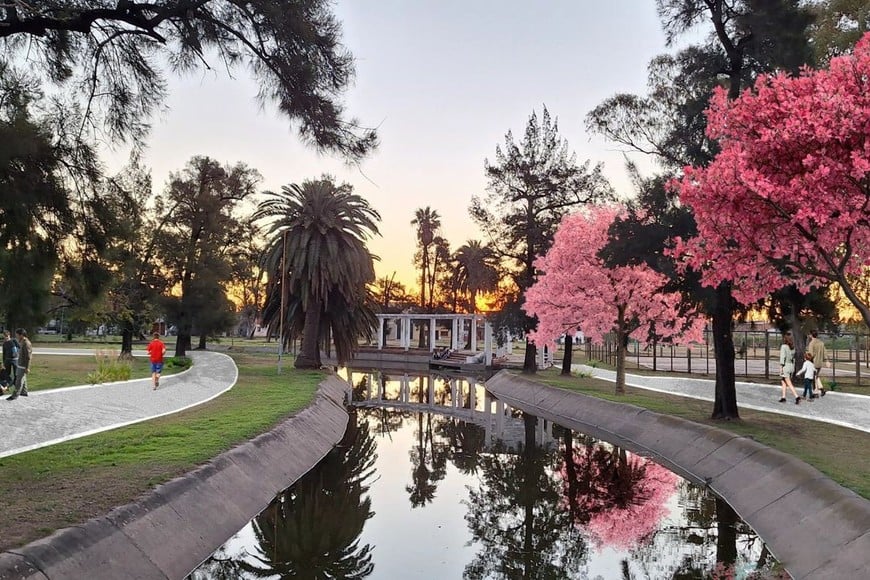 La maqueta digital muestra cómo quedará el paseo del lago.

MCSF.