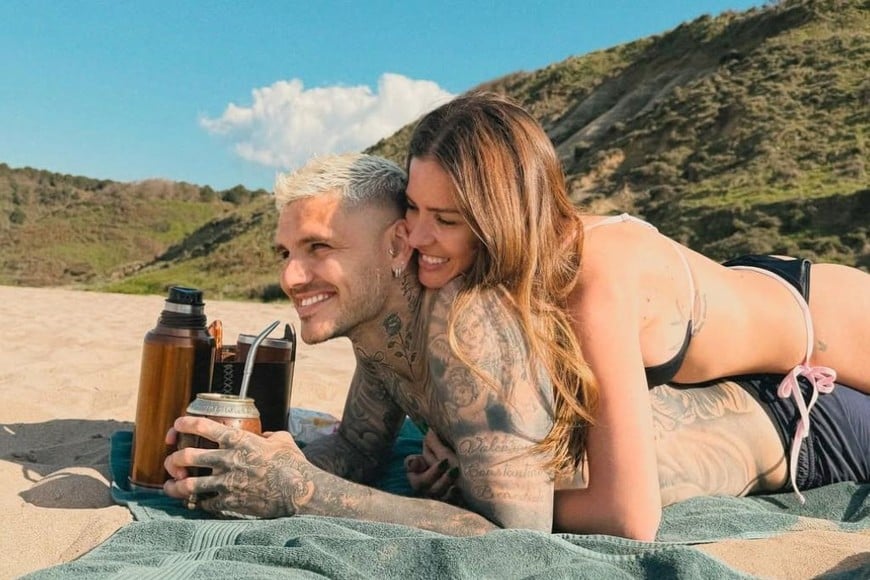Mauro Icardi y la China Suárez disfrutaron de una jornada de playa en Turquía.