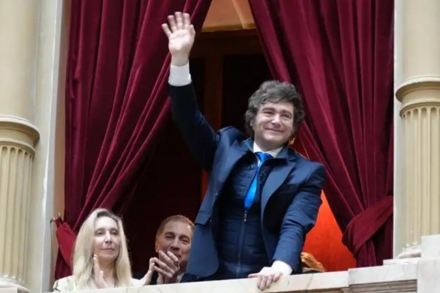 Javier Milei acompañará, sin micrófono, a Manuel Adorni durante su exposición.