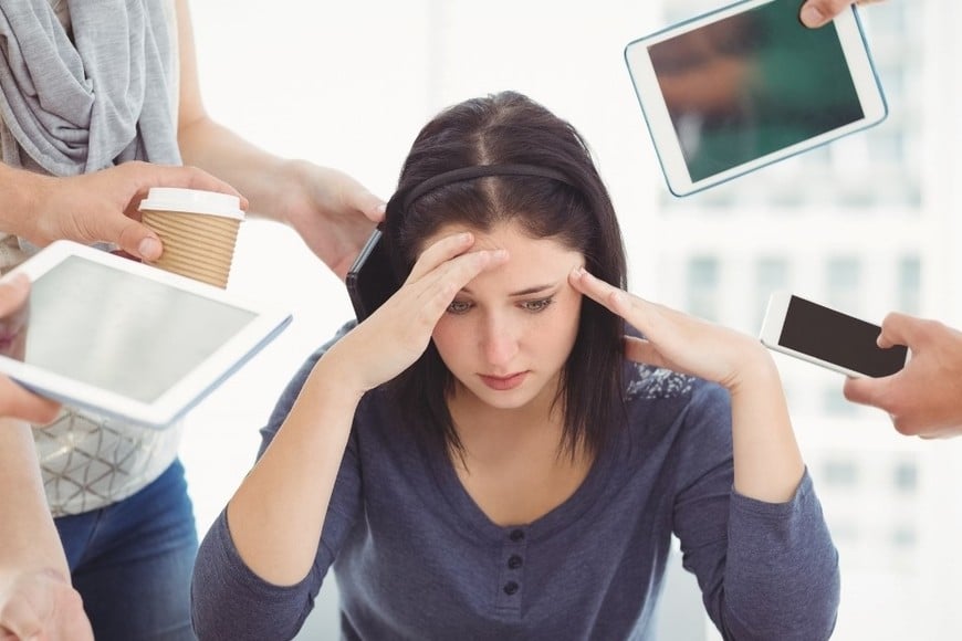 La exposición continua a pantallas, notificaciones y redes sociales puede alterar