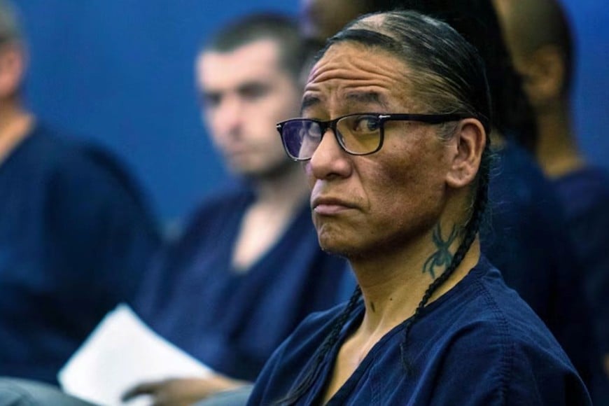 Chasing Horse niega los cargos en su contra.