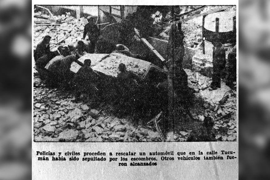 Un vehículo que sufrió el impacto del derrumbe.